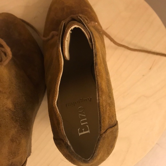 Chukka style boot with high heel - Picture 5 of 5